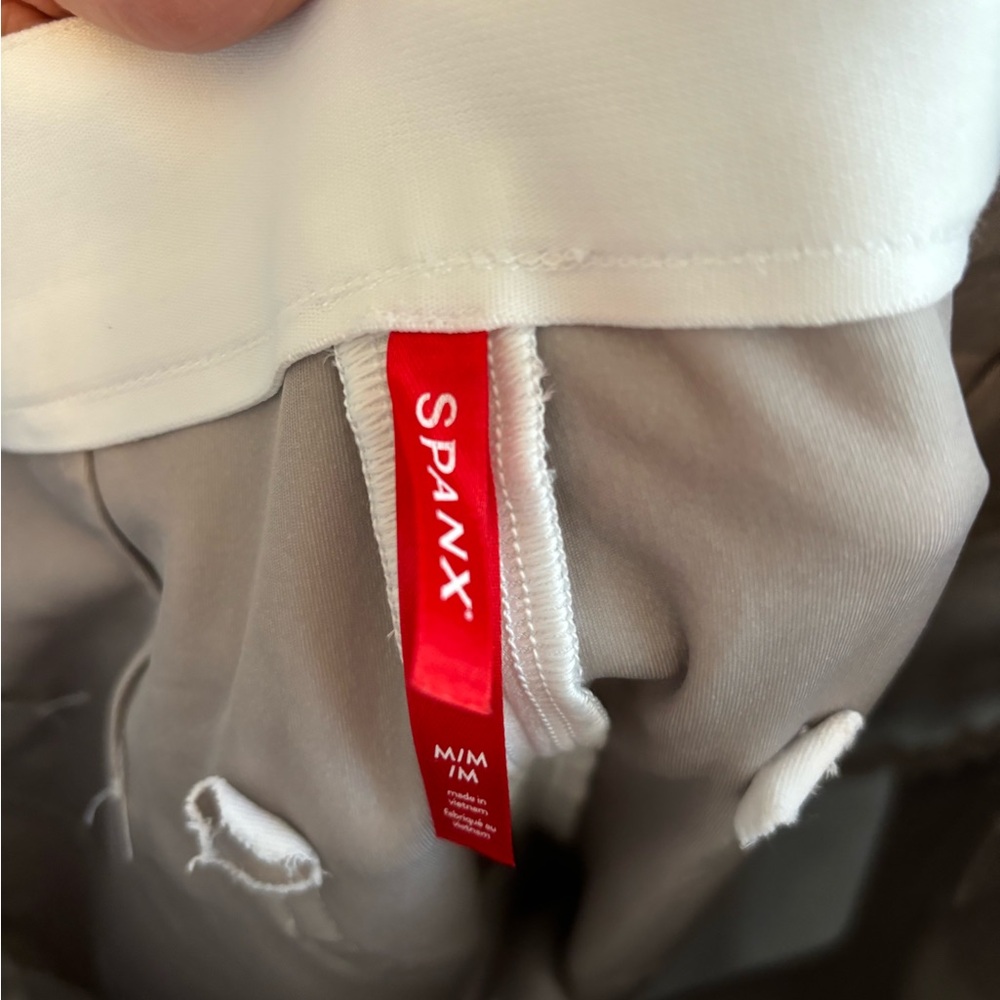 Spanx white wide leg cropped pants size medium. Fit size 6-8
